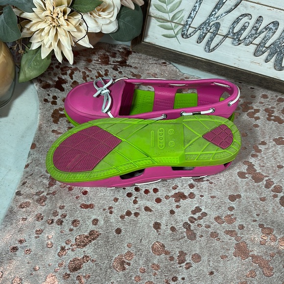 Womens loafer style crocs - Picture 5 of 5